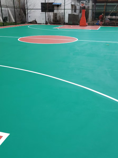 清河门 球场长期使用易出现地面开裂